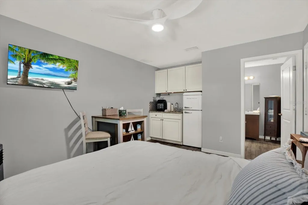 2011 Outer Drive Sarasota FL 34231