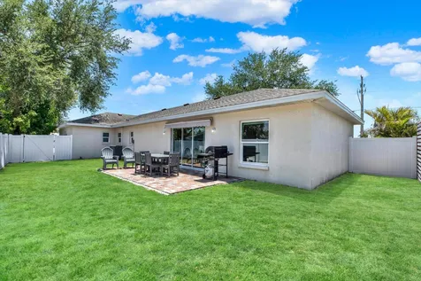 2011 Outer Drive Sarasota FL 34231