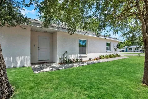 2011 Outer Drive Sarasota FL 34231