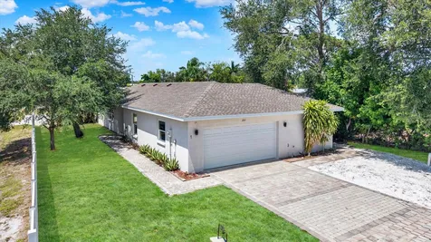 2011 Outer Drive Sarasota FL 34231