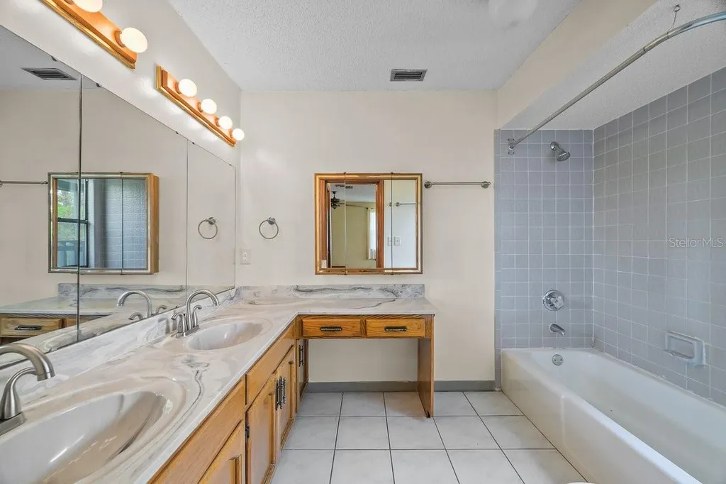 251 Cue Lake Drive Hawthorne FL 32640