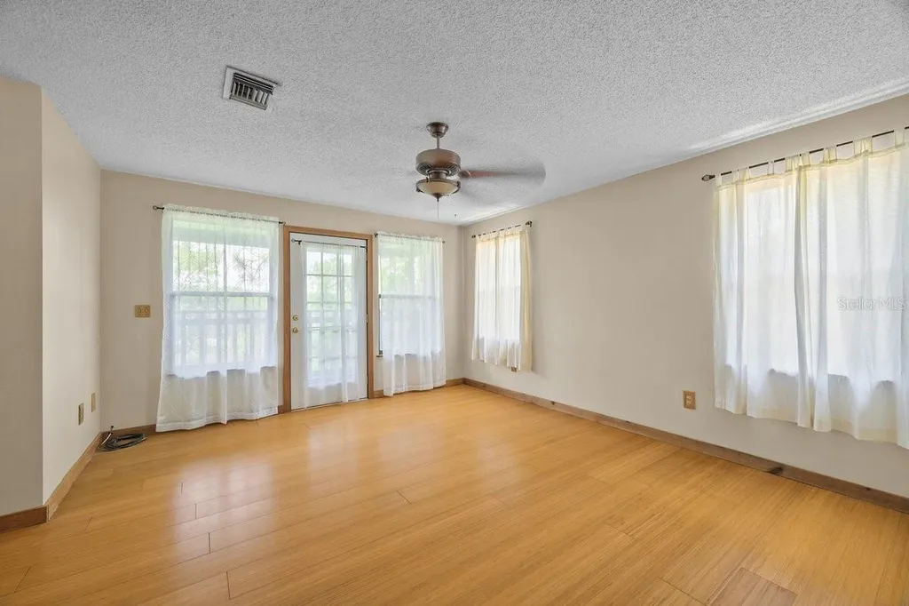 251 Cue Lake Drive Hawthorne FL 32640