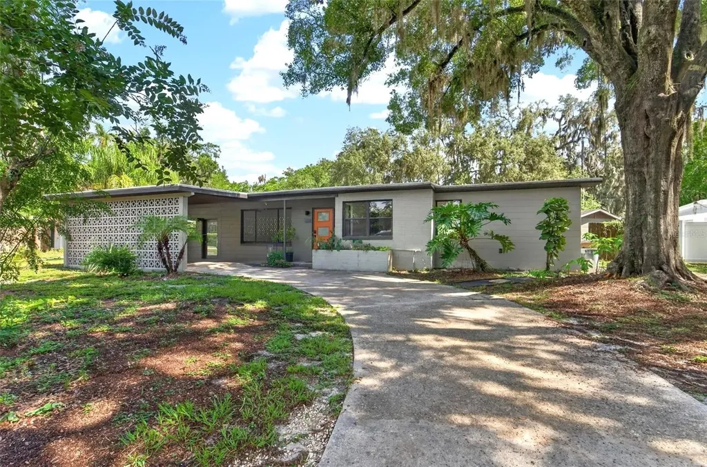 408 Berwick Avenue Tampa FL 33617