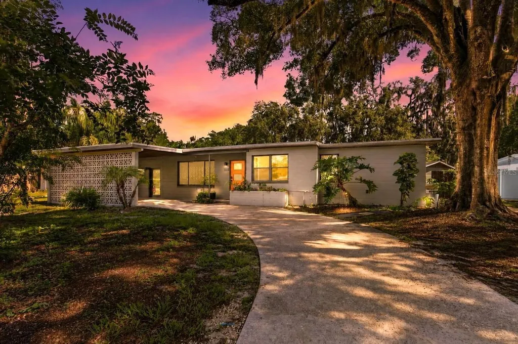 408 Berwick Avenue Tampa FL 33617
