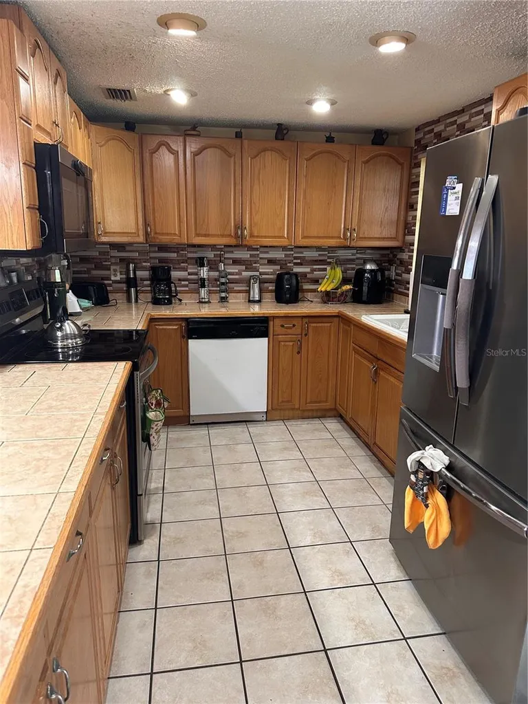 8848 Oak Circle Tampa FL 33615