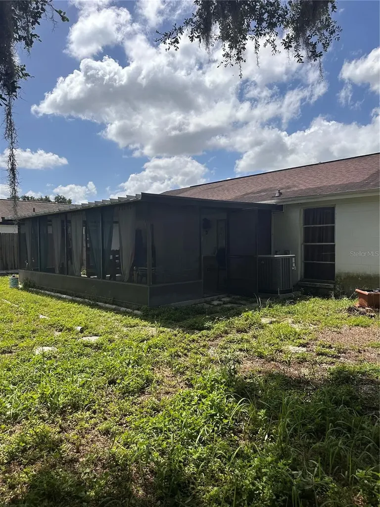 8848 Oak Circle Tampa FL 33615
