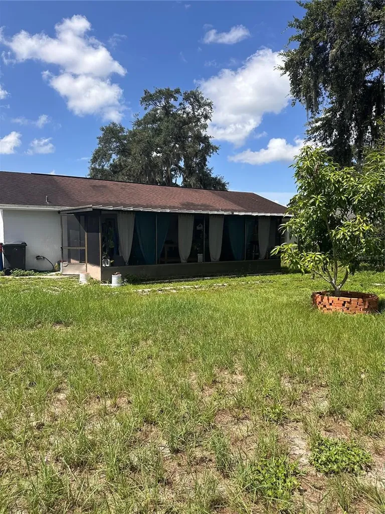8848 Oak Circle Tampa FL 33615