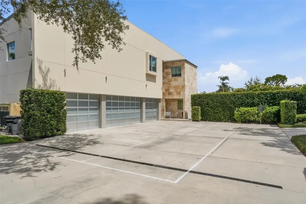 2821 Linthicum Place Tampa FL 33618
