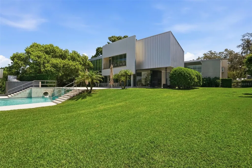 2821 Linthicum Place Tampa FL 33618