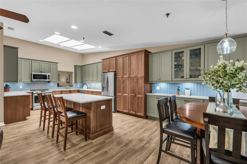2350 Harbour Oaks Drive Longboat Key FL 34228