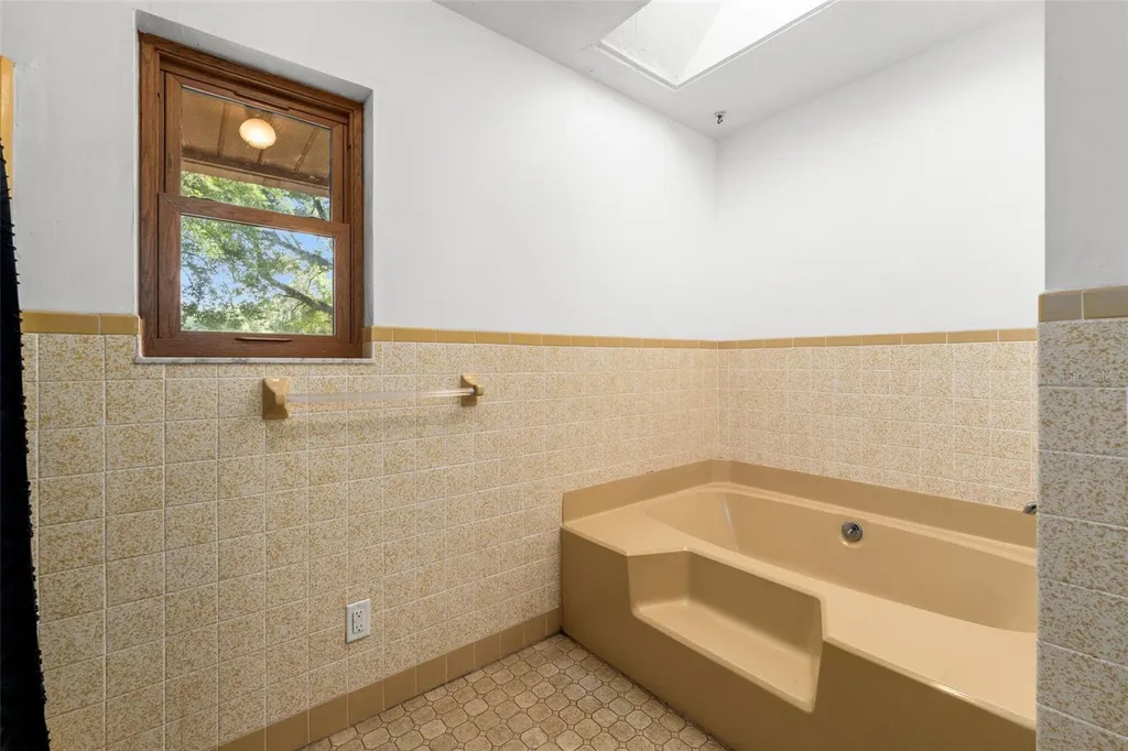79 NW 55th Avenue Bell FL 32619