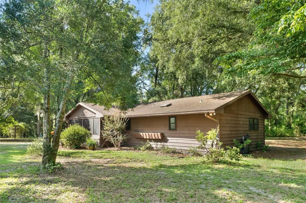 79 NW 55th Avenue Bell FL 32619