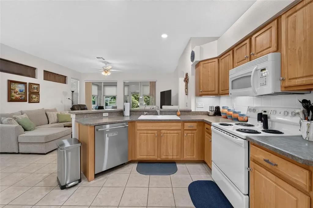 2193 Acadia Greens Drive Sun City Center FL 33573