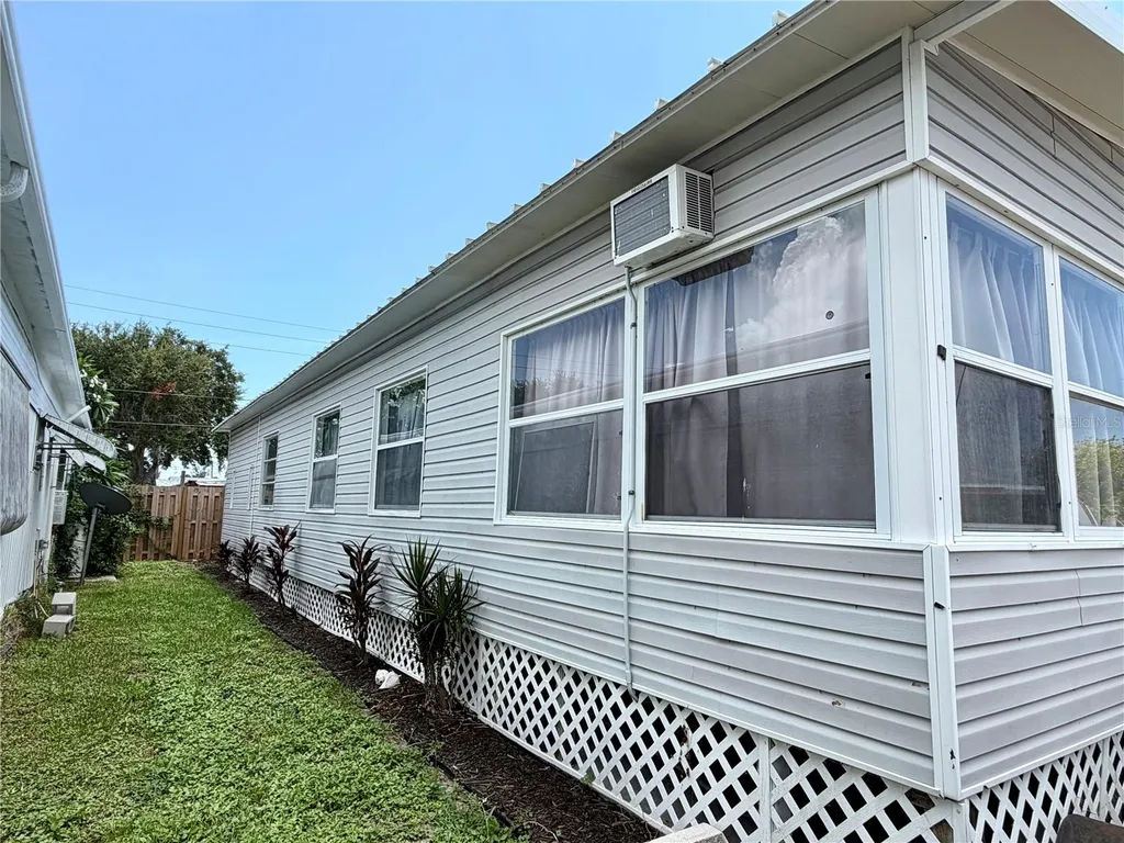 916 51st Avenue Plaza W Bradenton FL 34207