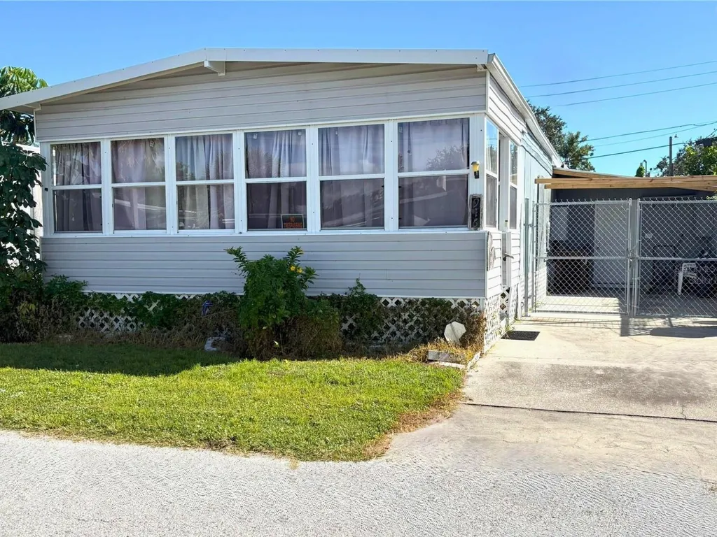 916 51st Avenue Plaza W Bradenton FL 34207
