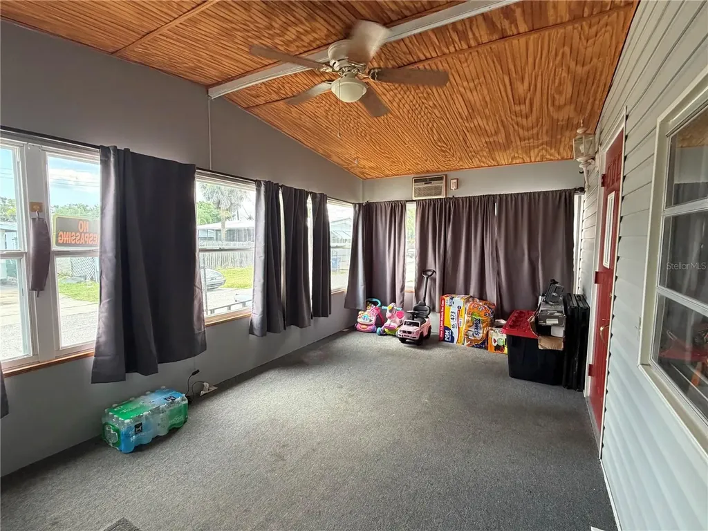 916 51st Avenue Plaza W Bradenton FL 34207