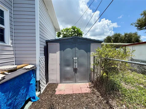 916 51st Avenue Plaza W Bradenton FL 34207