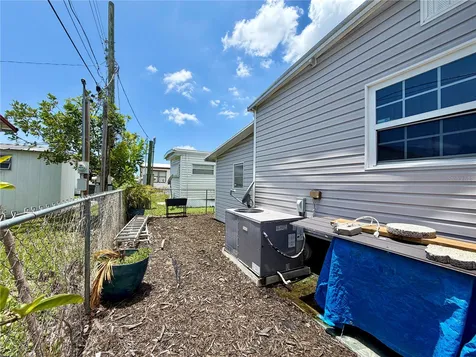916 51st Avenue Plaza W Bradenton FL 34207