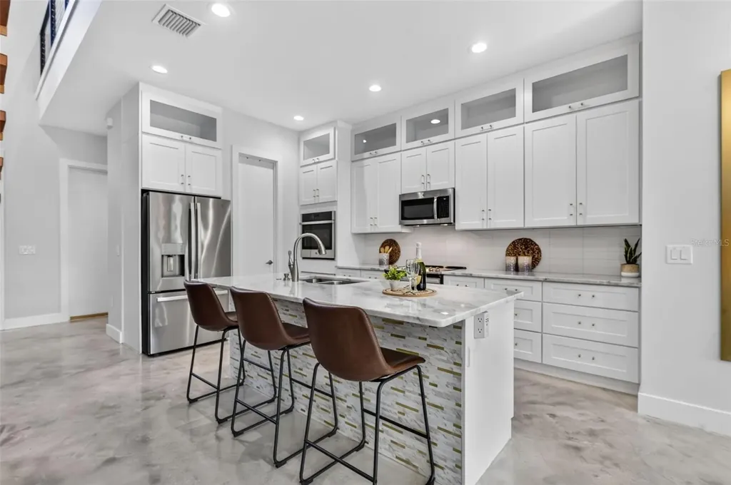 1424 Ridgewood Avenue Maitland FL 32751