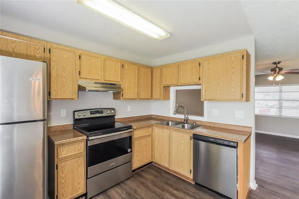 1002 Pinehaven Court Brandon FL 33511