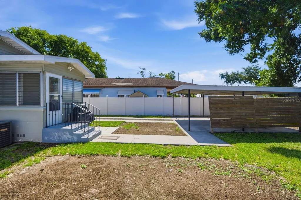 2704 W Leroy Street Tampa FL 33607