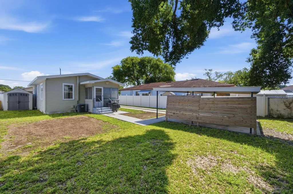 2704 W Leroy Street Tampa FL 33607