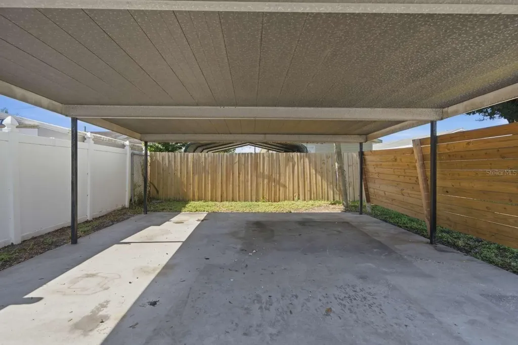 2704 W Leroy Street Tampa FL 33607
