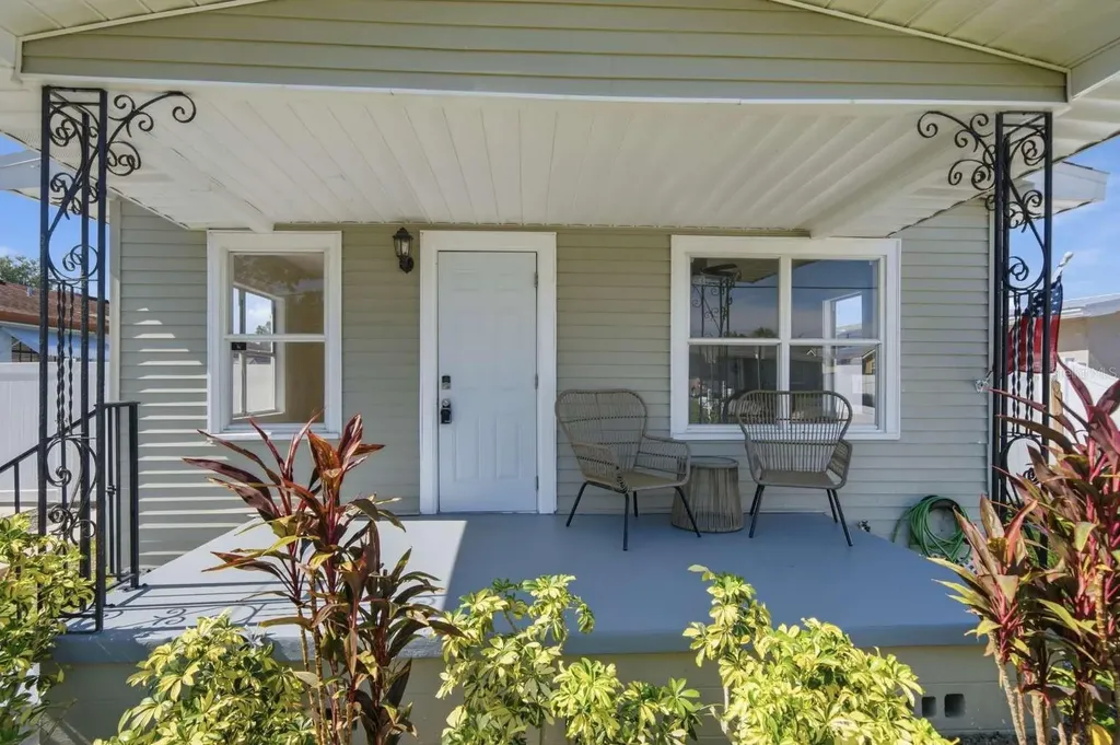 2704 W Leroy Street Tampa FL 33607