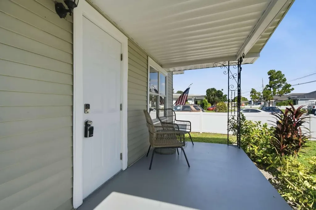 2704 W Leroy Street Tampa FL 33607