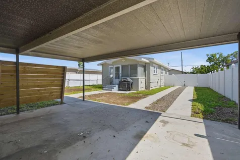 2704 W Leroy Street Tampa FL 33607