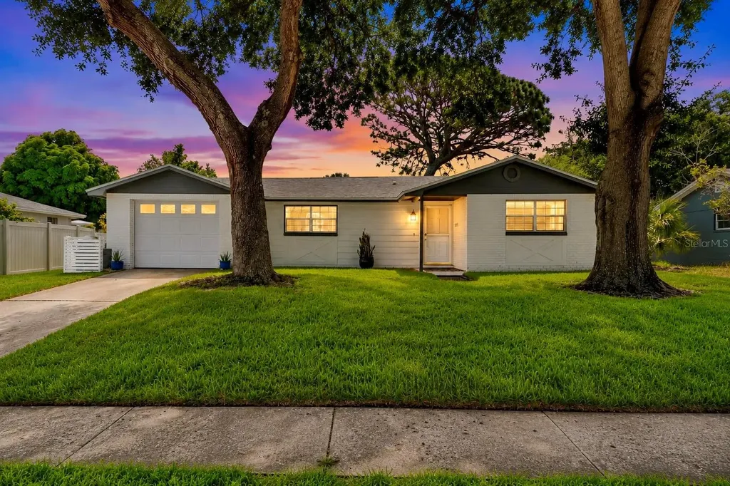 919 Peninsula Road Tarpon Springs FL 34689