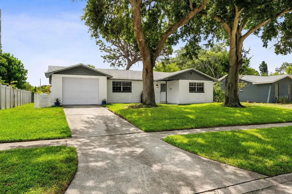 919 Peninsula Road Tarpon Springs FL 34689