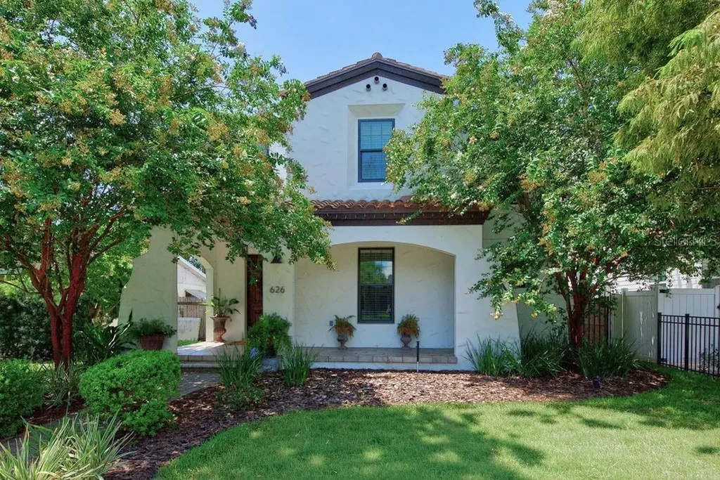 626 35th Avenue N St Petersburg FL 33704