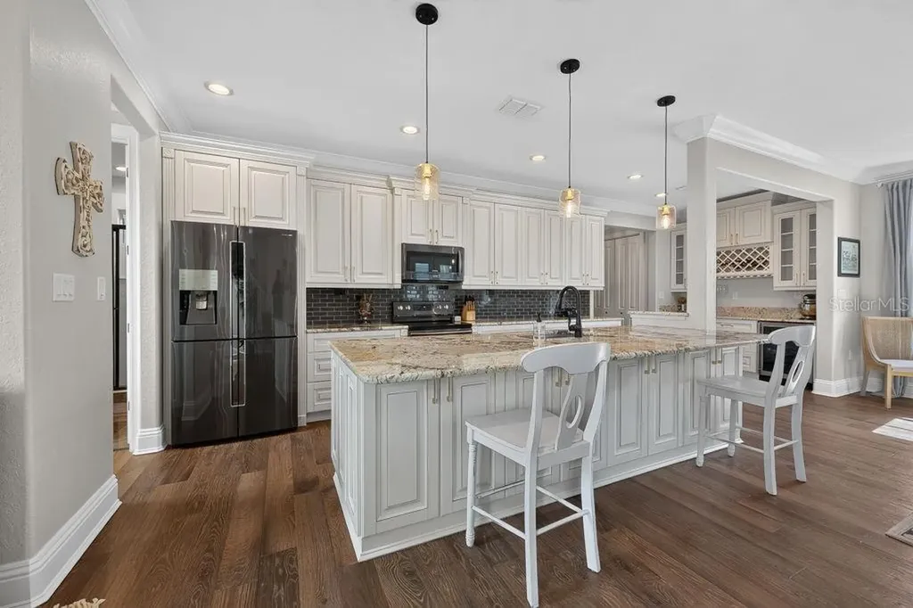 626 35th Avenue N St Petersburg FL 33704