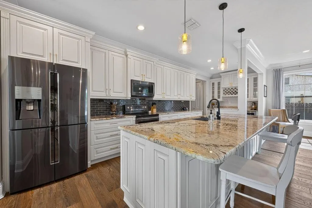 626 35th Avenue N St Petersburg FL 33704