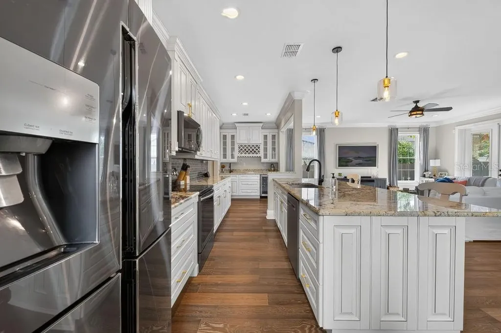 626 35th Avenue N St Petersburg FL 33704