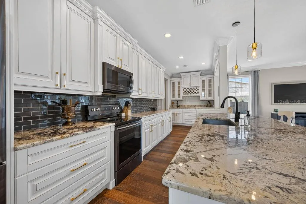 626 35th Avenue N St Petersburg FL 33704