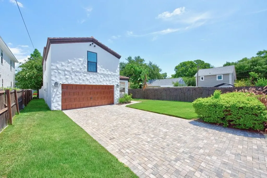 626 35th Avenue N St Petersburg FL 33704