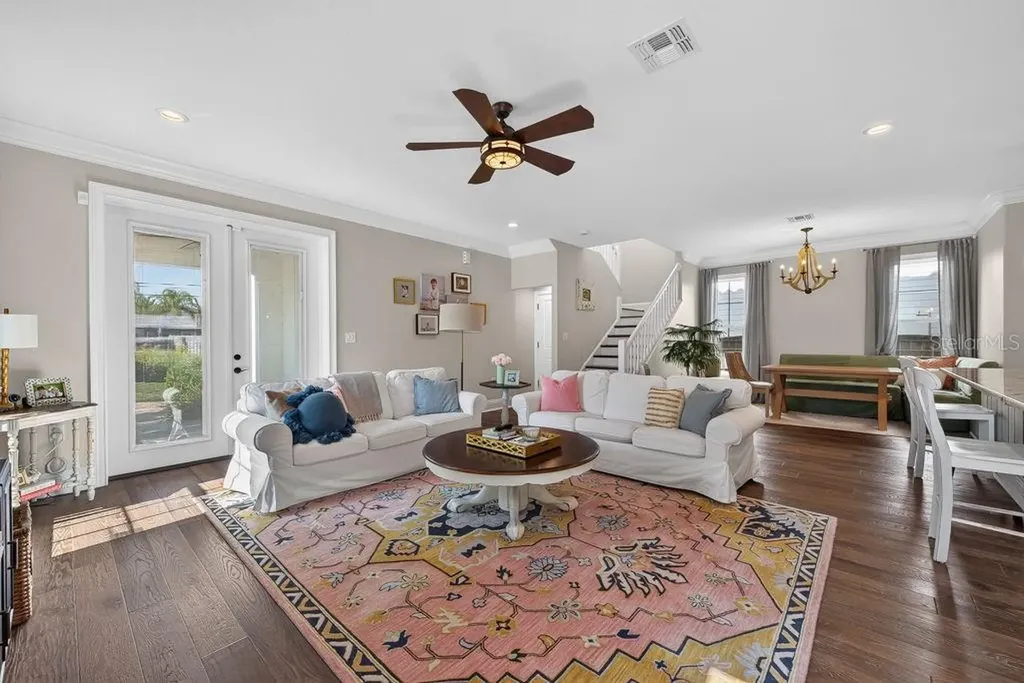 626 35th Avenue N St Petersburg FL 33704