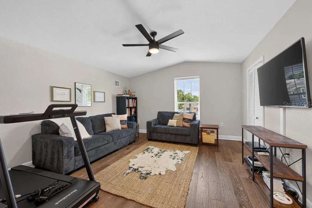 626 35th Avenue N St Petersburg FL 33704