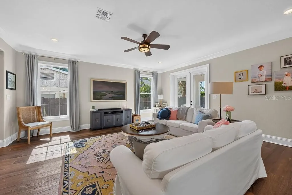 626 35th Avenue N St Petersburg FL 33704