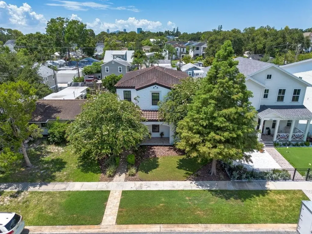 626 35th Avenue N St Petersburg FL 33704