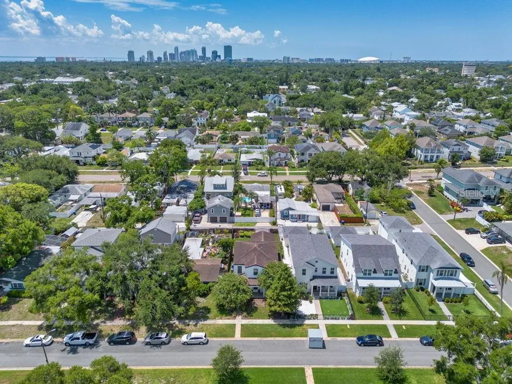 626 35th Avenue N St Petersburg FL 33704