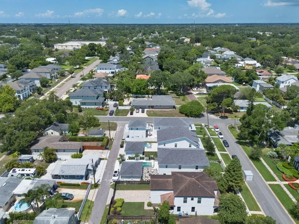 626 35th Avenue N St Petersburg FL 33704