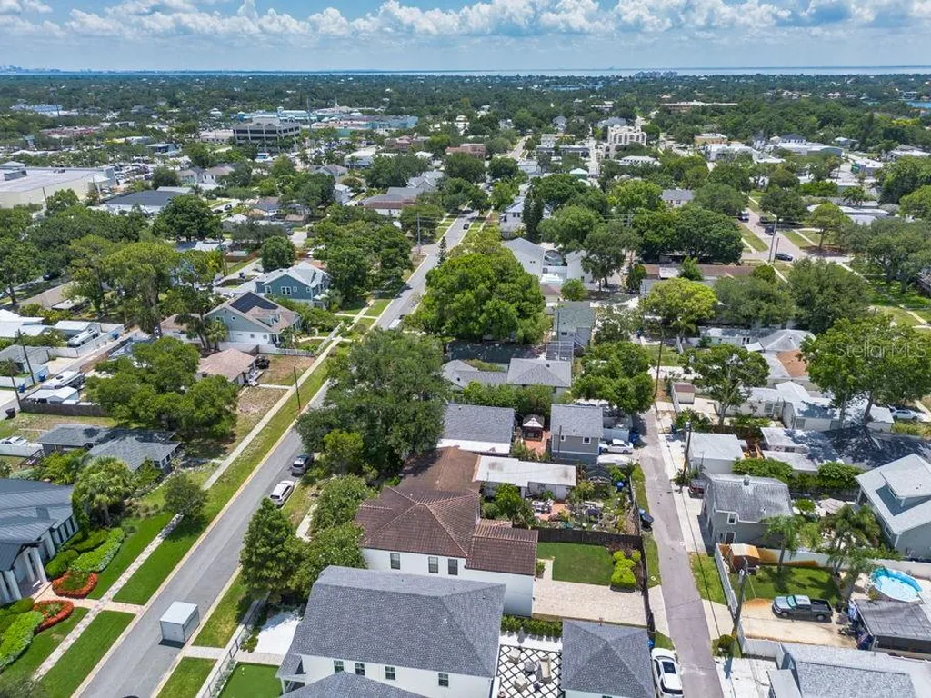 626 35th Avenue N St Petersburg FL 33704