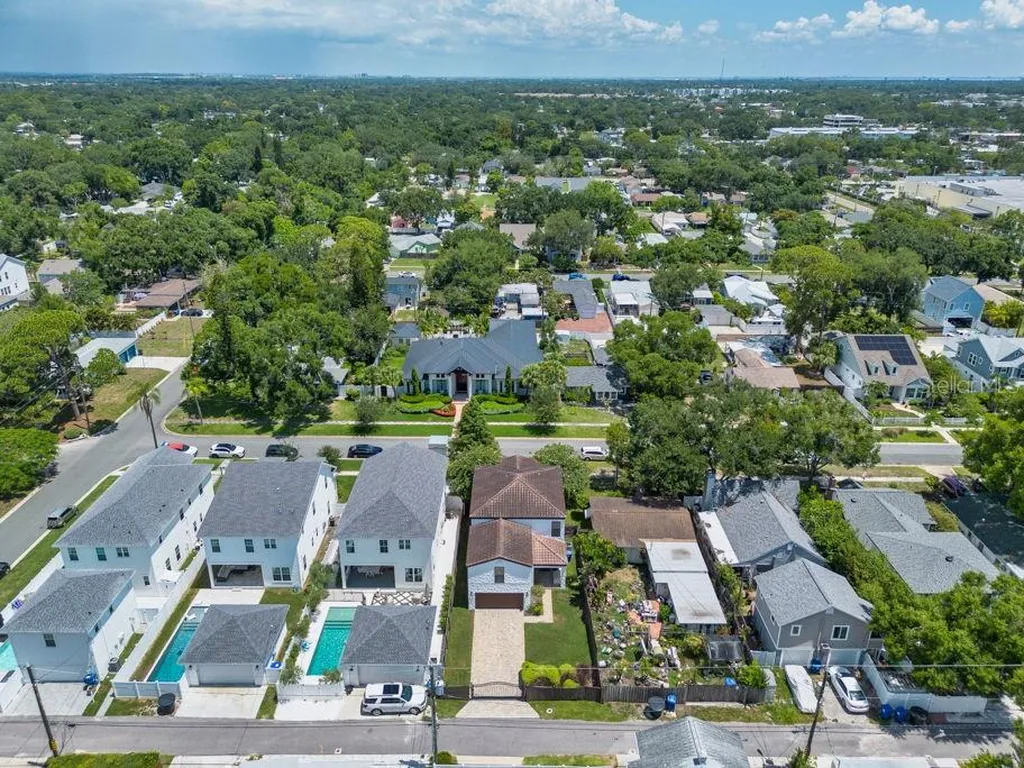 626 35th Avenue N St Petersburg FL 33704