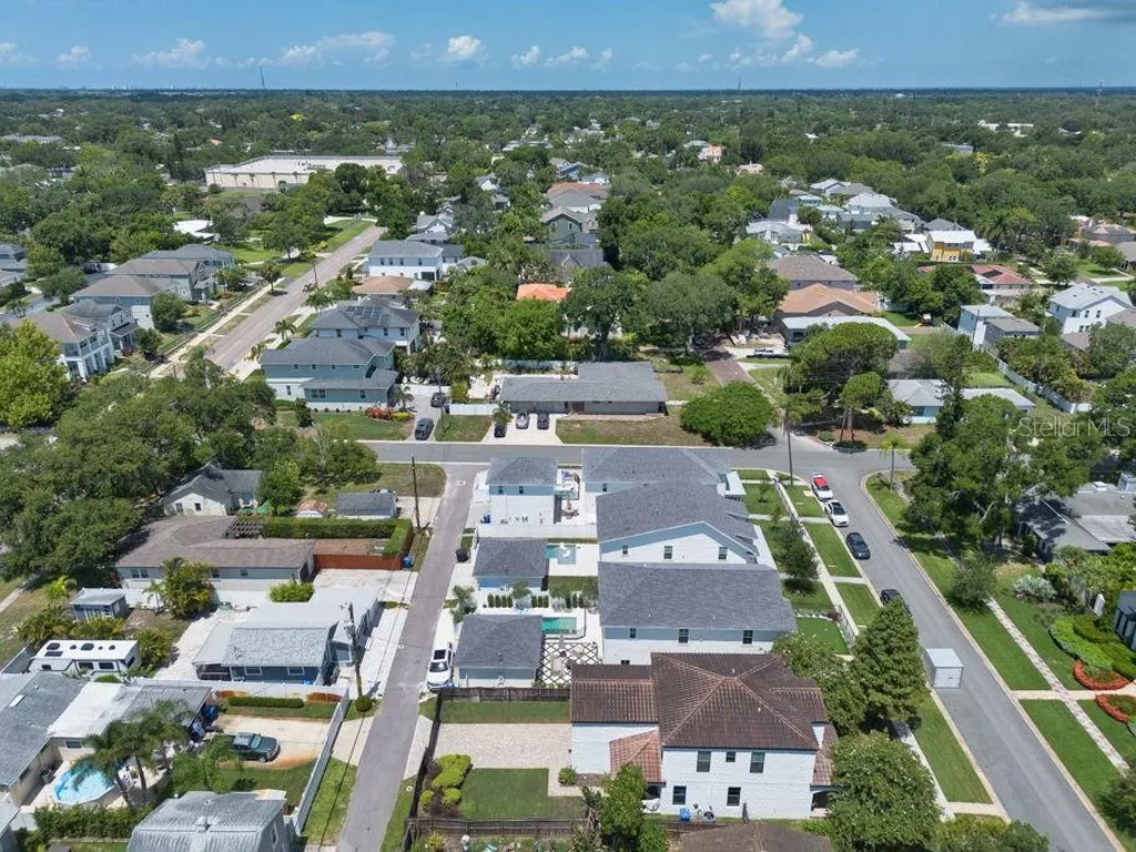 626 35th Avenue N St Petersburg FL 33704
