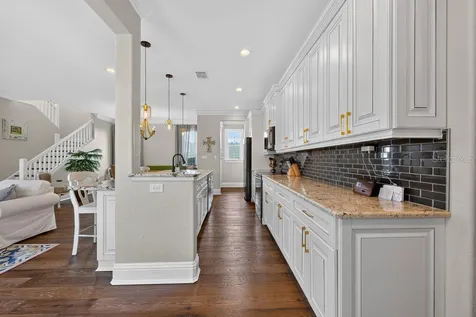 626 35th Avenue N St Petersburg FL 33704