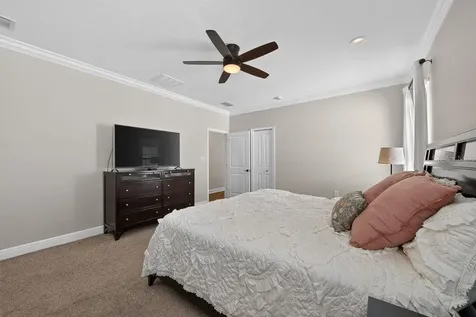 626 35th Avenue N St Petersburg FL 33704