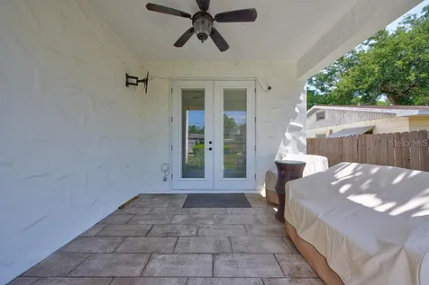 626 35th Avenue N St Petersburg FL 33704